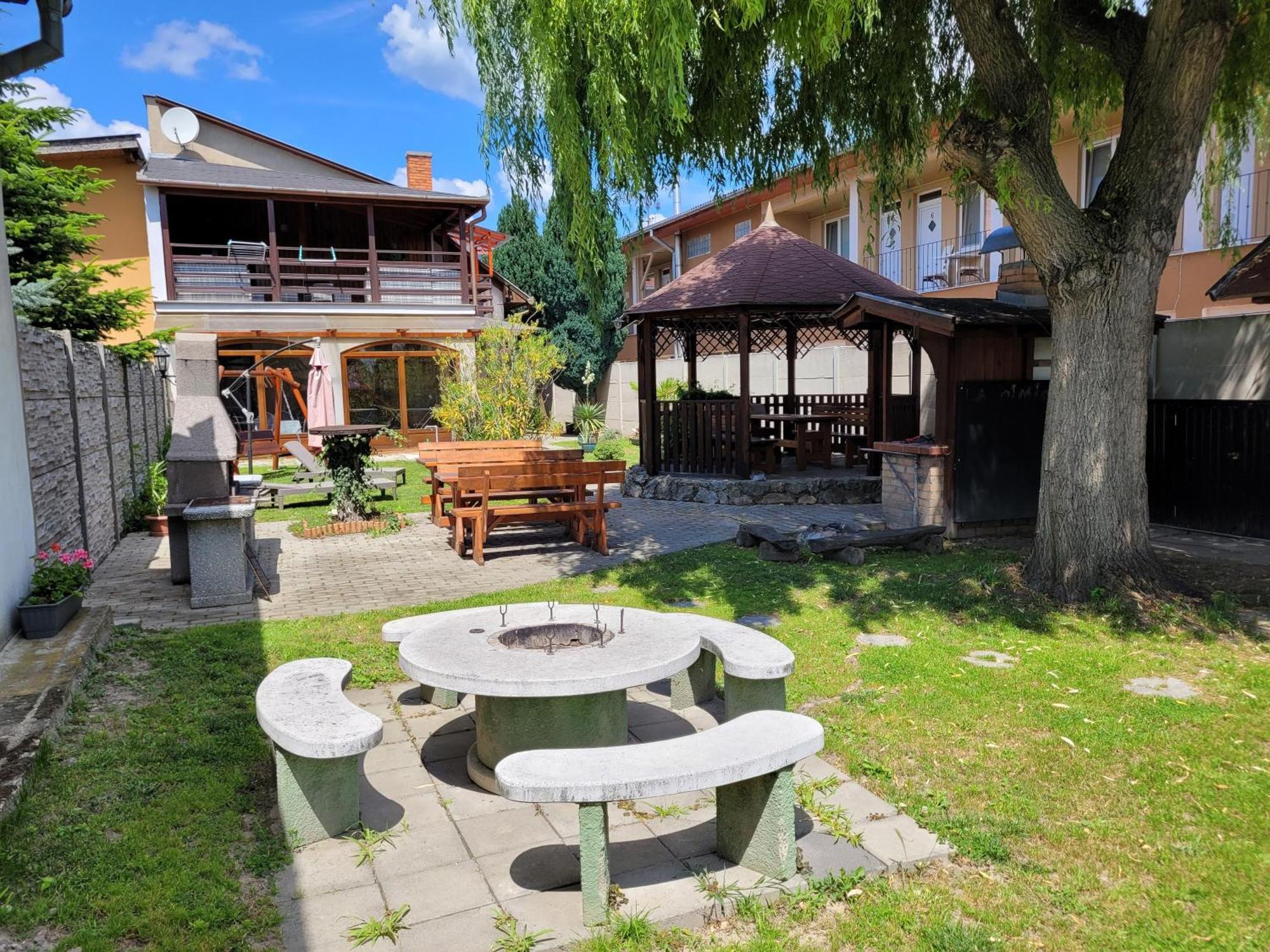 Penzion Korzo Štúrovo Esterno foto