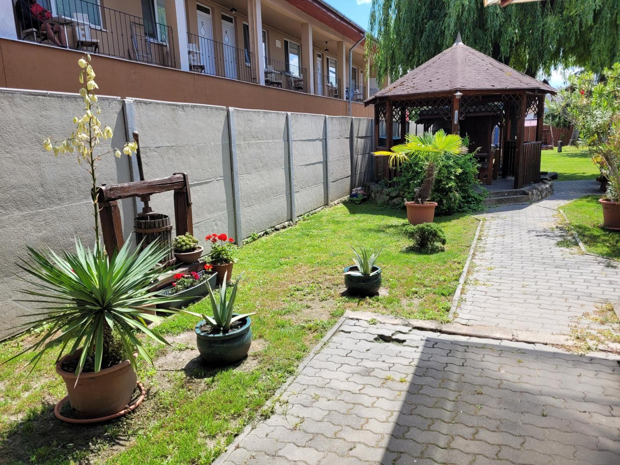 Penzion Korzo Štúrovo Esterno foto